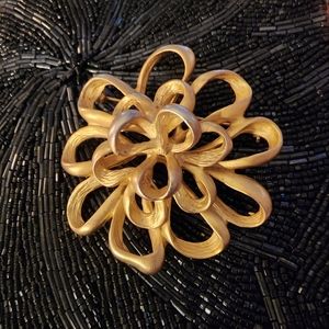 Goldtone Flower Brooche